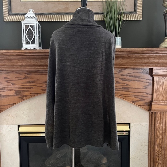 BB Dakota Women's Brown Lightweight Sleeveless Cowl Neck Sweater with Cape Sz. M - Picture 6 of 10